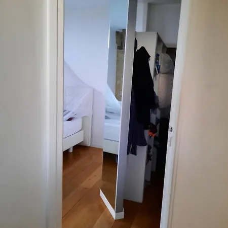 Tesla Paris Hub Jo 2024 Apartmán