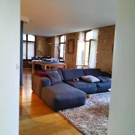 Tesla Paris Hub Jo 2024 Apartmán